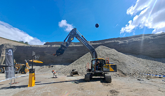 Volvo EC230