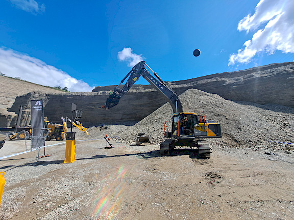 Volvo EC230