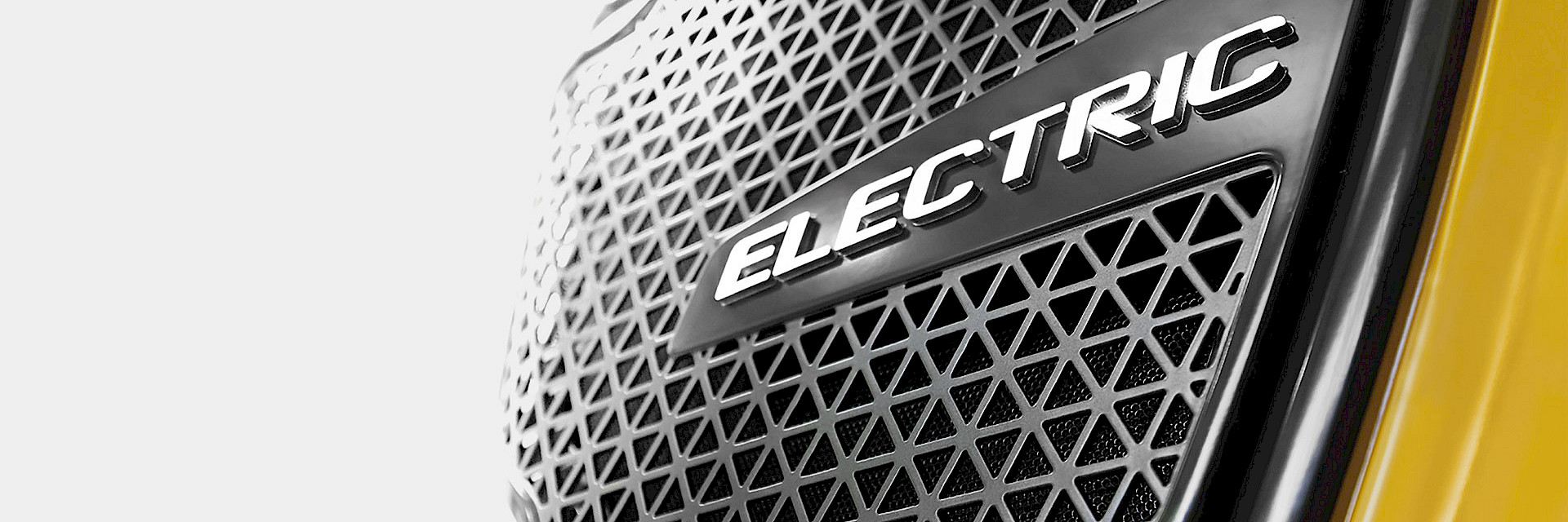 Volvo Electric Schriftzug an Maschine