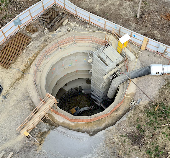 Tunnelbaustelle aus der Vogelperspektive